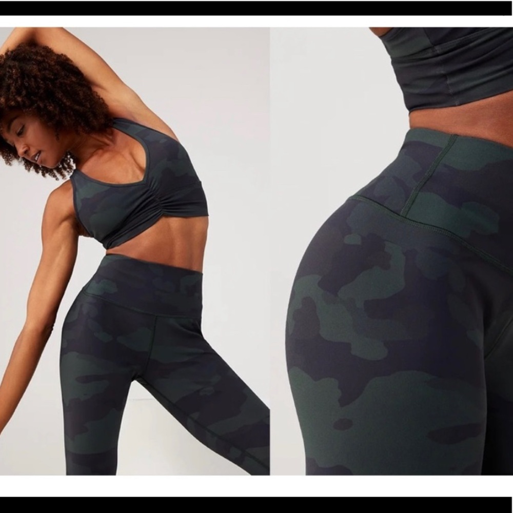 Alo Yoga High-Waist Camo Vapor Legging
Color- Hunter camouflage size- XS